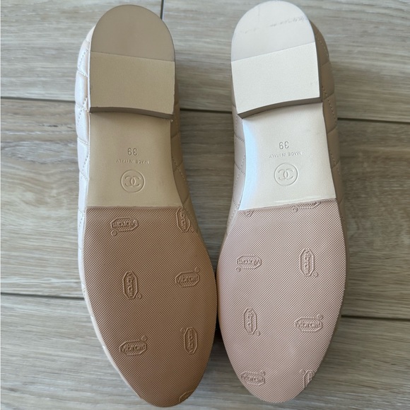 CHANEL Cream Quilted Ballet Flats 2024 with Gold Medallion CC Logo NWOT - Picture 7 of 7